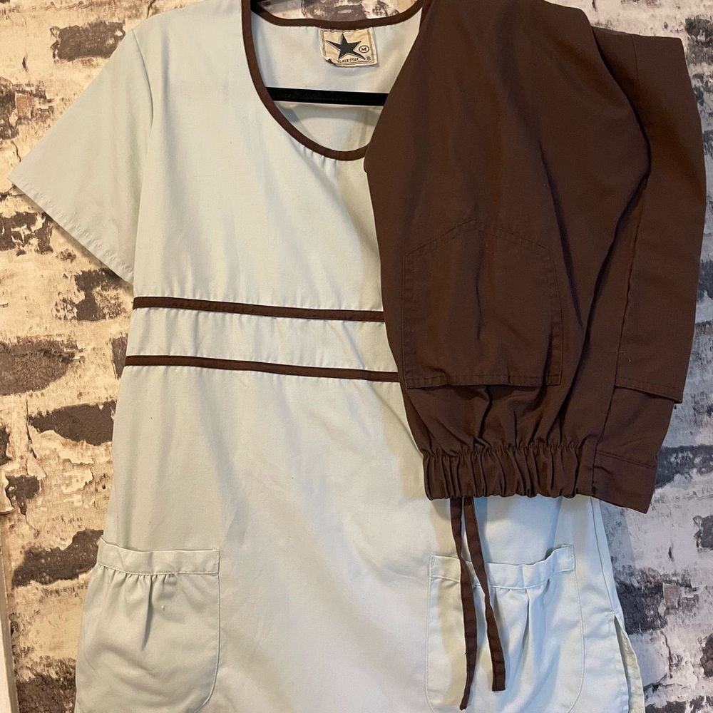 Black star scrub set